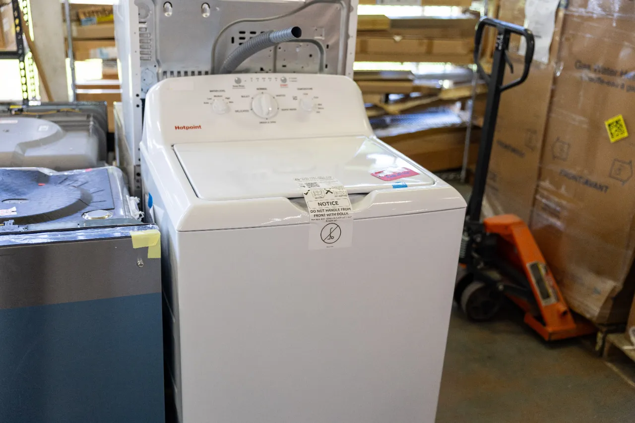 Hotpoint White Top Load Washing Machine โ image 1